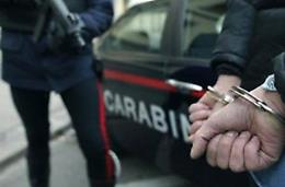 Distrugge la casa, arrestato per maltrattamenti in famiglia