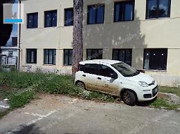 Vandali scatenati dentro la Asl: danni alle auto dell'Azienda