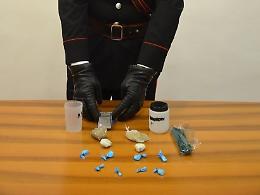 Coniugi trovati con la cocaina in casa: arrestati dai carabinieri