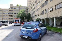 Cede il controsoffitto, bimbo colpito dai detriti