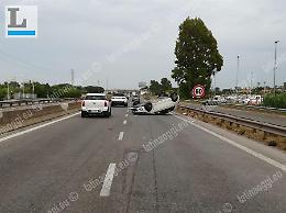 Si ribalta sulla Pontina, noto avvocato di Latina esce da solo dall'abitacolo