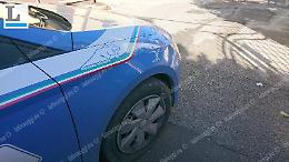 Semina il panico con una pistola e minaccia i poliziotti: fermato