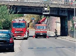 Itri invasa dai camion per la chiusura della Flacca. Il Comune: sarà battaglia