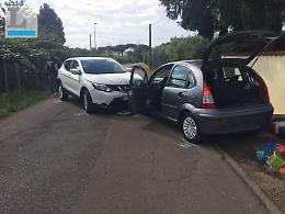 Frontale tra due auto in via Marconi: tre feriti, uno è un bambino