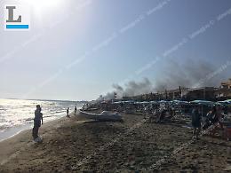 Scoppia la bombola del gas della roulotte nel campeggio: un ferito