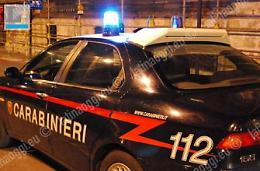 Aggrediscono un uomo in casa, due giovani denunciati dai carabinieri