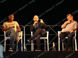 "Prima gli esseri umani": folla per Roberto Saviano al Miramare