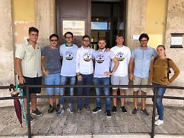 Biblioteca "tropicale", i giovani della Lega regalano dei ventilatori