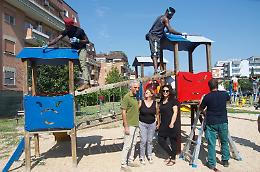 Giardinieri, cittadini e richiedenti asilo all'opera per pulire la città