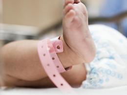 Sabaudia, fiocco rosa nell'ambulanza di Croce Azzurra: nasce una bimba