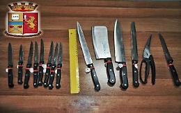 In stato confusionale minaccia i cittadini per strada