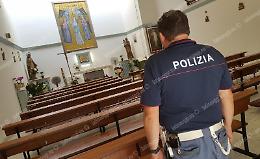 Giovane sorpreso a forzare il portaofferte rubato nella chiesa del Goretti