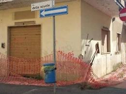 Latina Scalo, edificio fatiscente e pericoloso a due passi dalla scuola