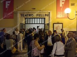 Teatro Fellini: pubblico impaziente per "Il sogno" di Lavia