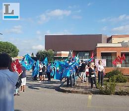 I lavoratori Coop scioperano sotto la sede, rinviato il Cda sulla vendita