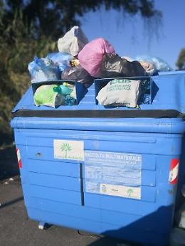 Rifiuti ovunque in città, botta e risposta Di Cocco-Bellini