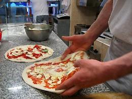 Un corso da pizzaiolo nel carcere di Latina, l'idea di don Nicola