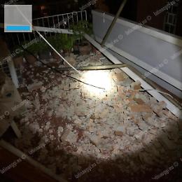 Crolla la facciata di un palazzo a via Gramsci, paura ad Aprilia centro