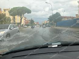 Pioggia intensa da ore, a Latina strade allagate e traffico in tilt