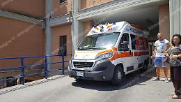 Preso a martellate dalla compagna dopo la lite in casa, finisce in ospedale