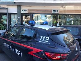 Latina, ruba 45 confezioni di deodorante al Supermercato Simply, arrestato