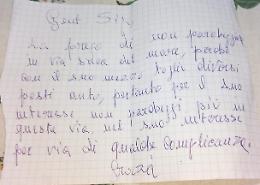 Guerra per il posto auto in via Duca del Mare, sfregi e minacce