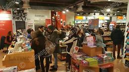 Feltrinelli licenzia il direttore, lo spettro dei furti dietro la decisione