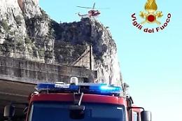 Rocciatore cade da 60 metri in montagna, il soccorso dei vigili del fuoco