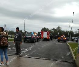 Esplosioni all'istituto Rosselli di Aprilia, panico tra gli studenti