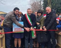 Giulianello, inaugurato lo spazio giochi per bambini nel parco Verdeazzurro