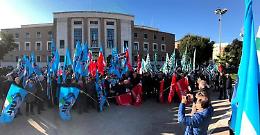 Pensioni e Manovra, i sindacati protestano e incontrano il vice Prefetto