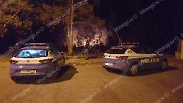 Incendio in una baracca in via dei Volsci, soccorsi disperati per un senzatetto