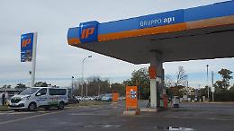 Rapina all'apertura del distributore ieri mattina