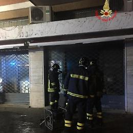 Terracina,fiamme in un bar del centro nella notte