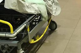 In codice rosso, muore mentre è nel corridoio del pronto soccorso