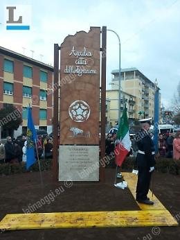 Aprilia citt&agrave; dell'integrazione, inaugurato il monumento all'emigrante