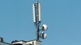 Terracina, antenna telefonica vicino alla scuola: fronte del "no"