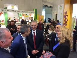 Berlin Fruit Logistica, l'Ambasciatore  visita lo stand dell'Agro Pontino