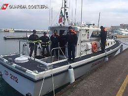Aveva pescato abusivamente più di duemila ricci di mare: multa salata