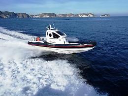 Pescava con una rete non conforme alla normativa vigente: 4.000 euro di multa