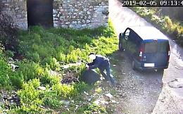 Fondi, furbetto pizzicato ad abbandonare un televisore: multa da 600 euro