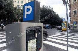 Sosta, il nuovo gestore ancora non subentra. I dubbi di FdI
