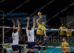 Tie break amaro per la Top Volley Latina in terra pugliese
