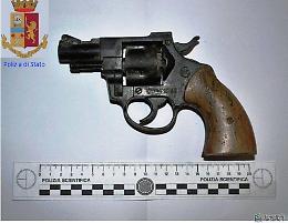 Terracina, trovato un revolver nei giardini dell'ospedale "Fiorini"