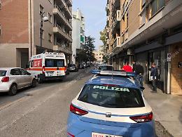 Tentata rapina con coltello in lavanderia: donna ferita ad una mano