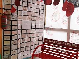 La panchina rossa del liceo Manzoni contro la violenza sulle donne