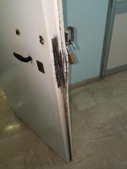 Ennesimo furto alla scuola Bellardini, forzato il distributore automatico