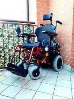 Disabile derubata della carrozzina elettrica: era sotto casa in via Bruxelles