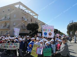 "Salviamo il pianeta". Il lungo corteo degli studenti a Terracina