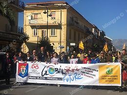 Settecento studenti a Minturno per il corteo-appello sul cambiamento climatico